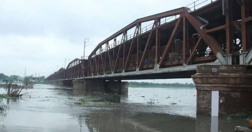 दिल्ली में मंडराया बाढ़ का खतरा, निचले स्तर में पानी घुसने का खतरा