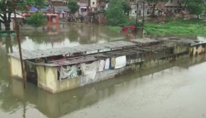 প্রবল বর্ষণে জলছবি একাধিক রাজ্যে, বন্যার জলস্রোতে ভেসে গেল এক ব্যক্তি, উদ্ধার মৃতদেহ