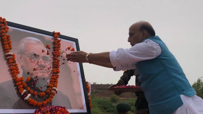 राजनाथ सिंह ने पोखरण पहुंचकर अटलजी को श्रद्धांजलि दी, भारत की परमाणु नीति को लेकर कही ये बड़ी बात