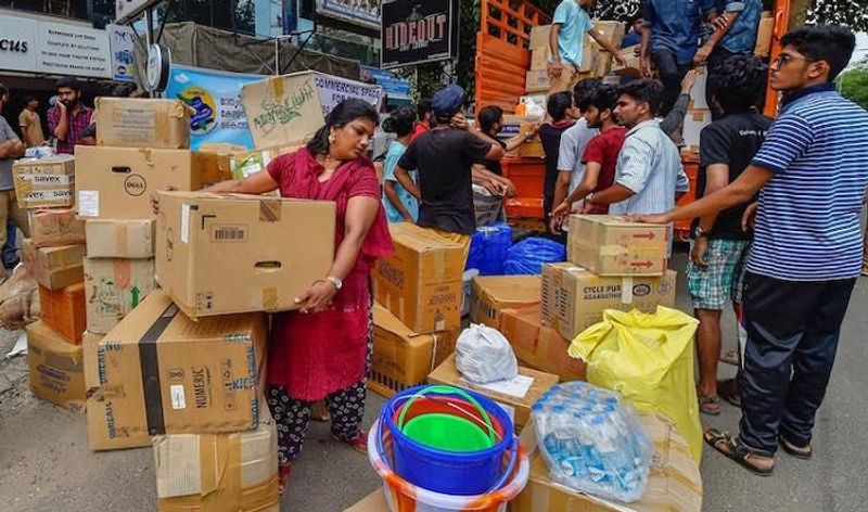 Shivamogga women associations helps flood victims