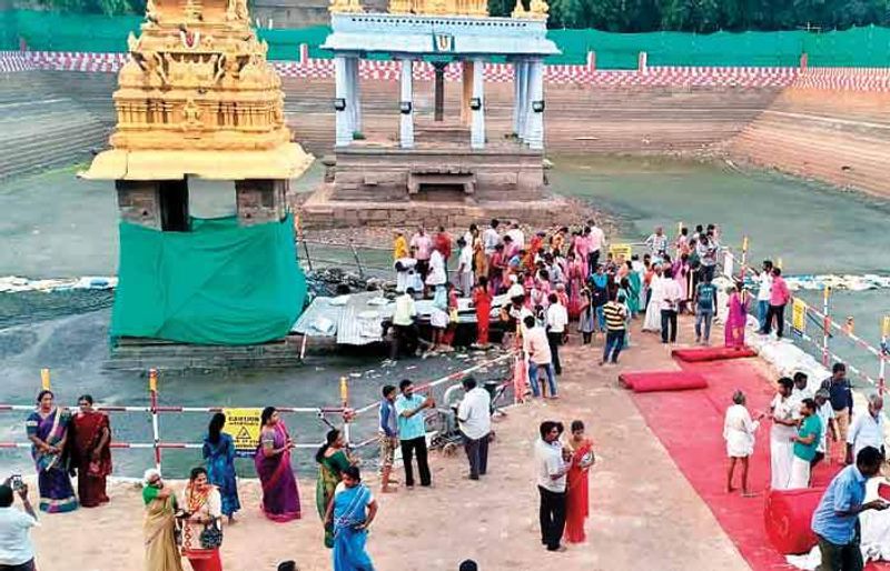 Police protection for athi varadar Anandasaras