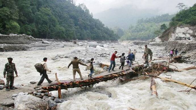 उत्तरकाशी में फटे बादल, मंदाकिनी नदी पर बना पुल टूटा, नाजुक हैं उत्तराखंड के हालात