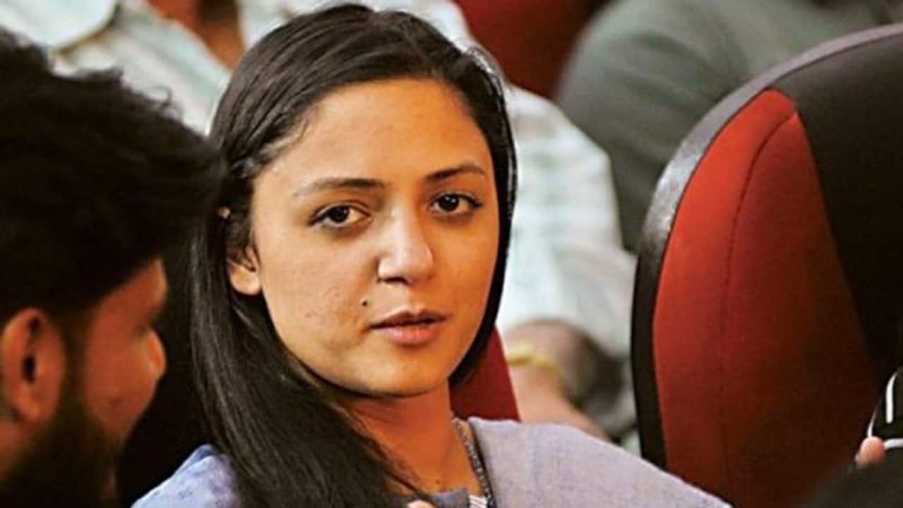 भारतीय सेना पर बेबुनियाद आरोप लगाना महंगा पड़ा विवादित शेहला को,वकील ने मुकदमा चलाने के लिए दायर की याचिका