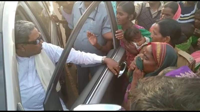 Karnataka Floods Affect Badami sulla villagers stopped siddaramaiah car