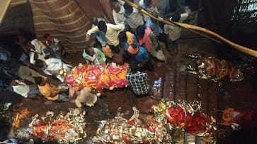 dead bodies are waiting for cremation in varanasi