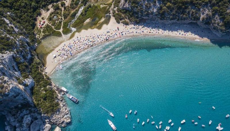 Tourists Took Sand From Italy Beach As Souvenir in trouble