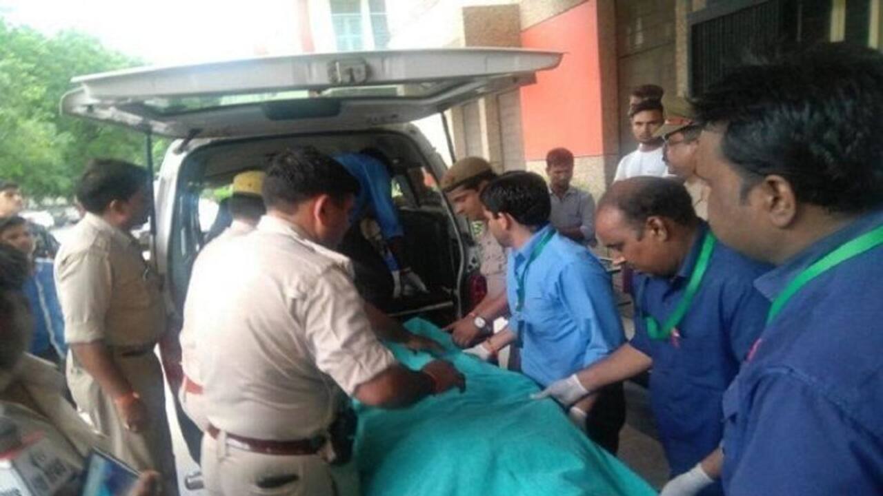 गाजियाबाद  में सीवर की सफाई करने के लिए टैंक में उतरे 5 लोगों की मौत, राज्य सरकार ने दस-दस लाख की मदद का किया ऐलान