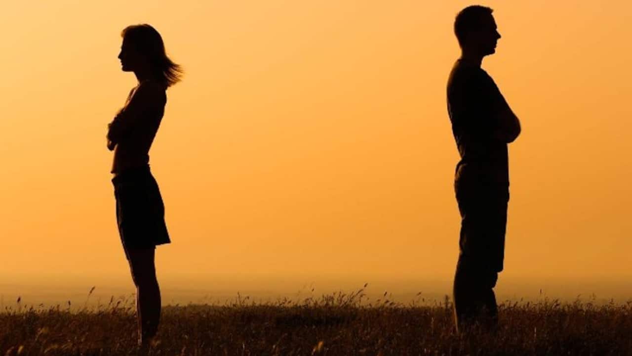 जज साहब तलाक चाहिए, क्यों, सजती हूं तो देखते नहीं पति