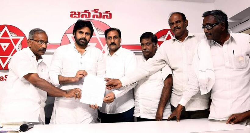 మనం బందీలం, మంచో చెడో అంతా కట్టుబడాల్సిందే: రాజధానిపై పవన్ వ్యాఖ్యలు