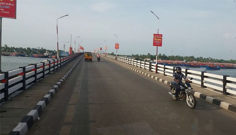 Low Water Level on Kampli-Gangavati Bridge in Ballari District