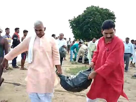 Ballia MLA was carrying sand to prevent bridge