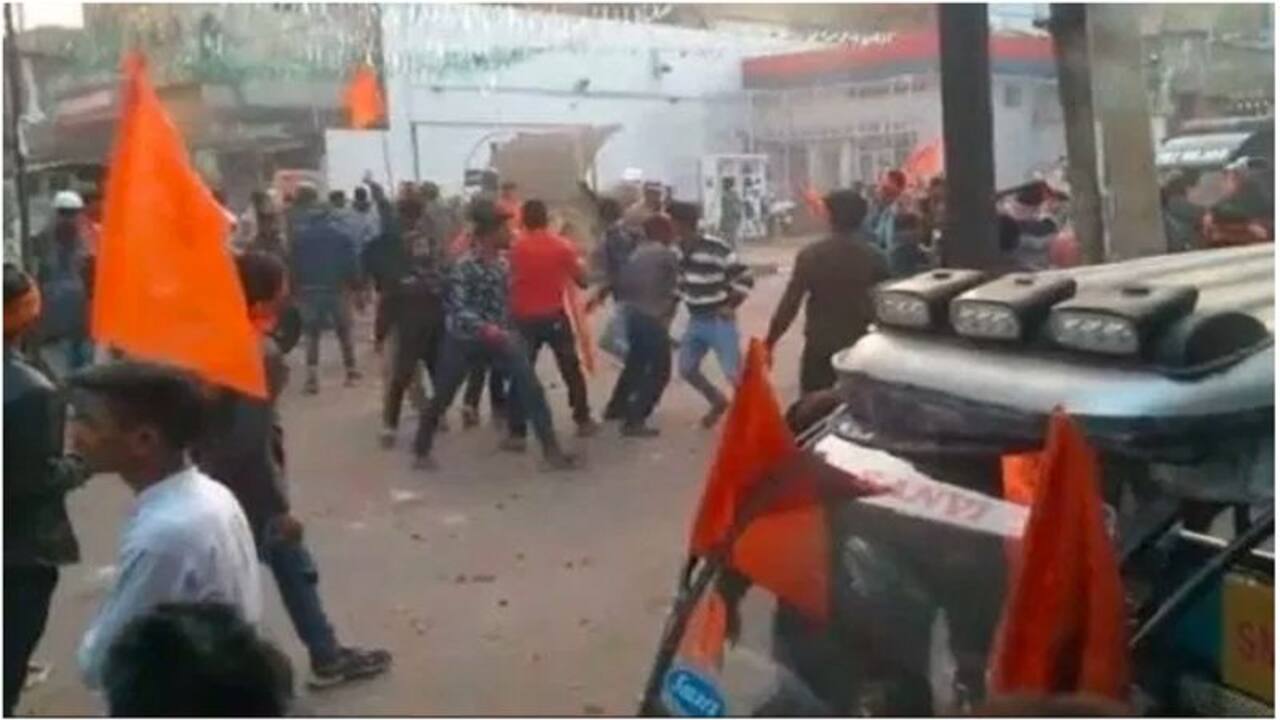 राजस्थान में मजहबी गुंडों को नहीं है कांग्रेस शासन में कोई डर, मस्जिद में घुसकर चलाते हैं रैली पर पत्थर