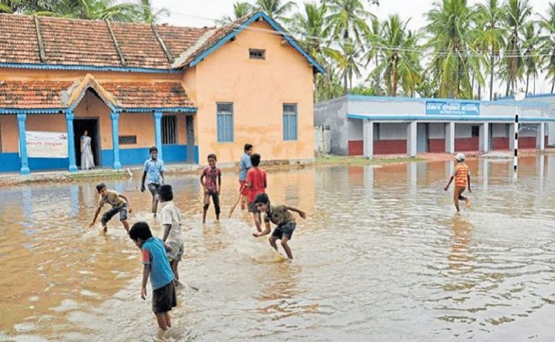 Students cleaned school which submerged during flood