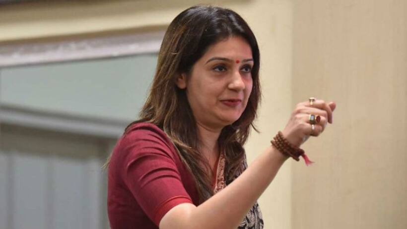 प्रियंका को राज्यसभा टिकट पर शिवसेना में शुरू हुई जंग, मराठी और गैरमराठी का बना मुद्दा