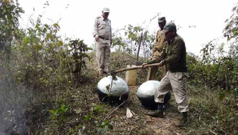 Seven policemen who went to investigate Kallakurichi hooch tragedy case goes missing sgb