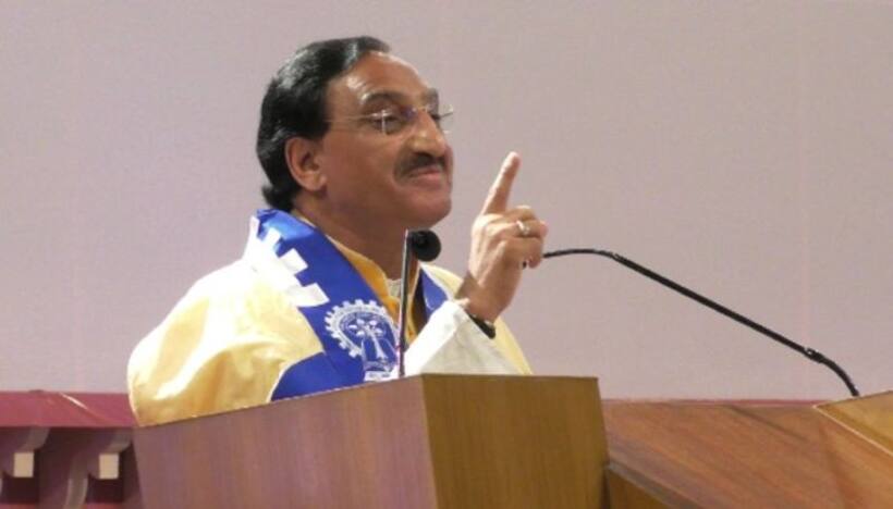 జేఈఈ, నీట్ పరీక్షలపై రేపటిలోపుగా నివేదిక: హెచ్ఆర్‌డీ మంత్రి రమేష్ పొఖ్రియాల్