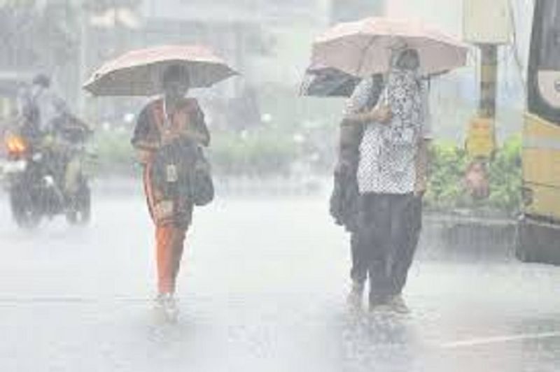 road blocks in Shivamogga as heavy rain lashes in Shivamogga