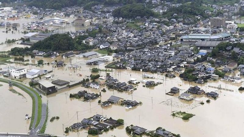 Flood victims make survey officers captive in Belagavi