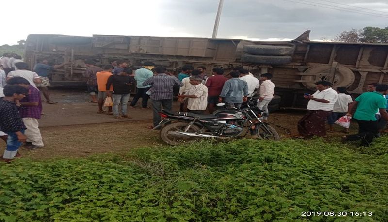 3 Dies after KSRTC bus overturns In Yadgir