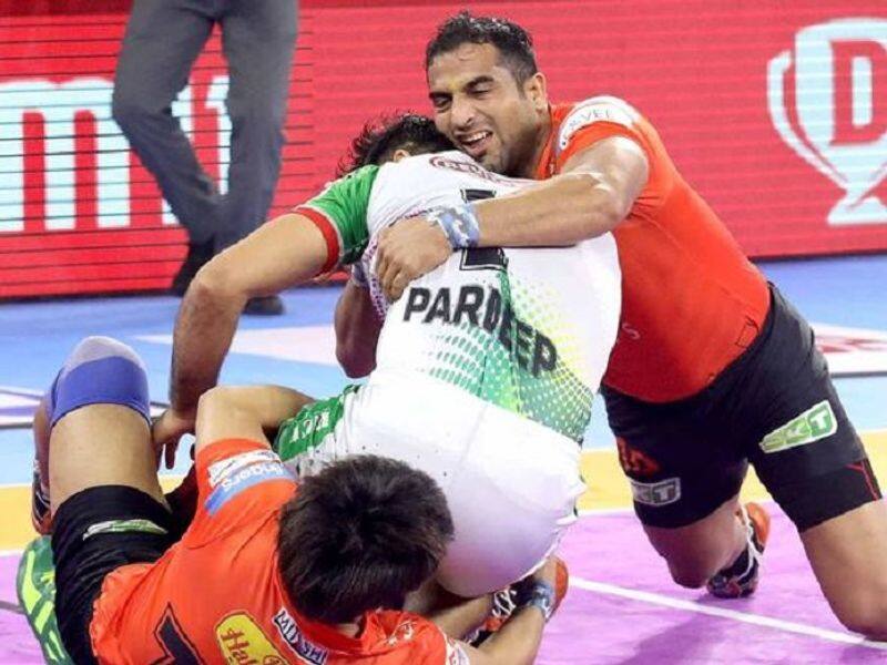 Pro kabaddi 2019 sandeep narwal suddenly fell down doctor rush to spot