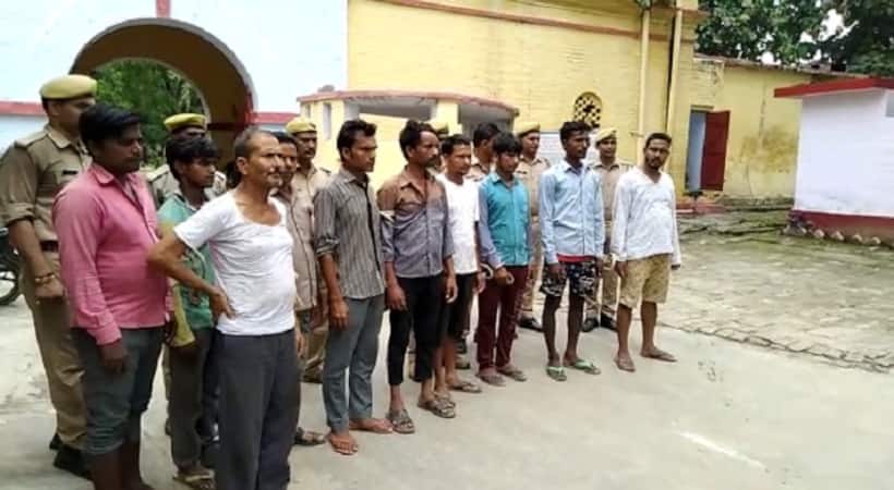 बच्चा चोर की अफवाह के बाद पुलिस और ग्रामीणों में भिड़ंत