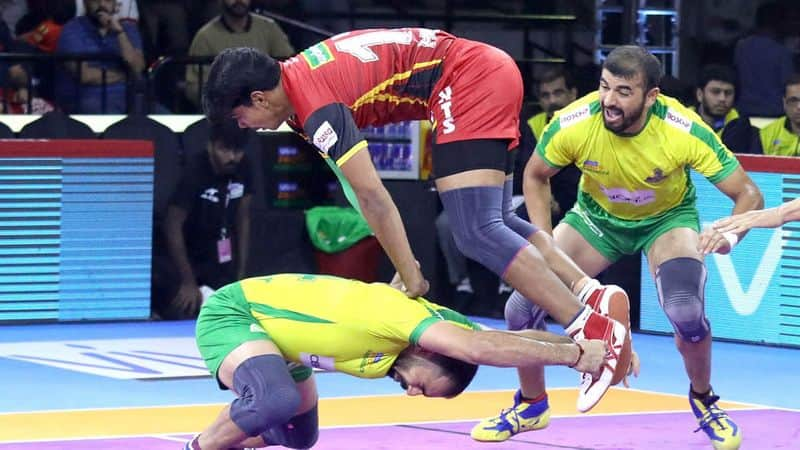 Bengaluru Bulls Beat Tamil Thalaivas by 33-27 points at Kanteerava Stadium