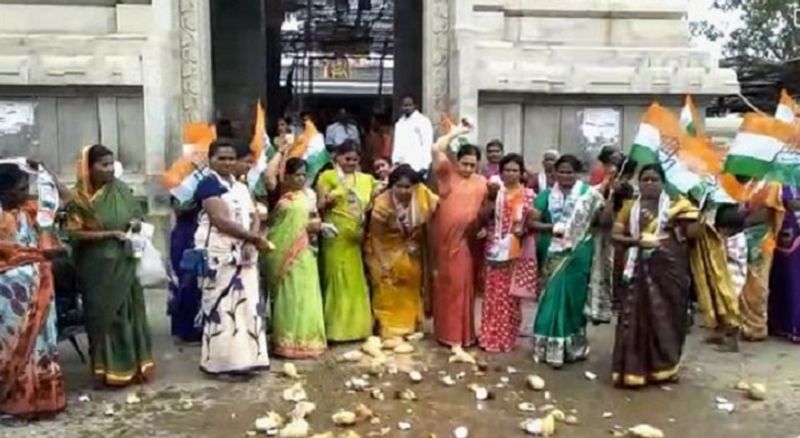 Ballari congress workers offers special pooja for d k shivamkumar