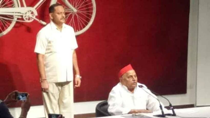 आजम के लिए ढाई साल बाद मुलायम ने की PC, बोले अन्याय नहीं रुका तो करेंगे आंदोलन