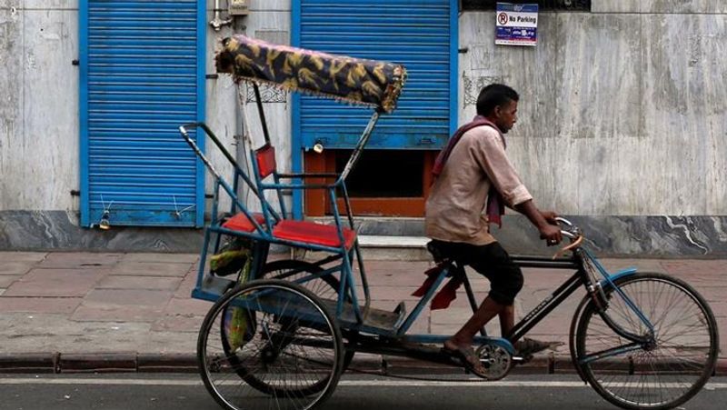 14-year-old girl rode rickshaw for 34 km to take her father to the hospital In Odisha - bsb