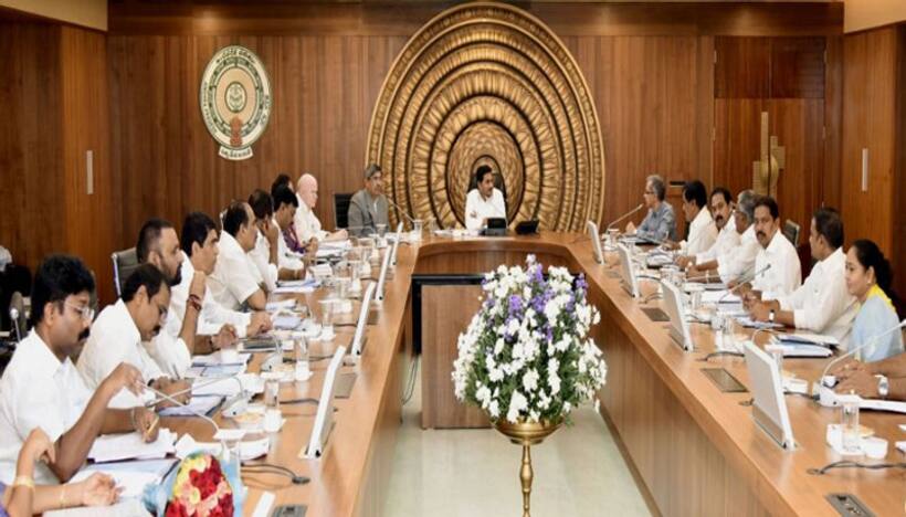 కాంట్రాక్టర్లకు జగన్ సర్కార్ షాక్: అడ్వాన్స్‌ ల రికవరీ