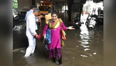 घुटने तक पानी में निकलीं सलमान खान की 'भाभी': PHOTOS