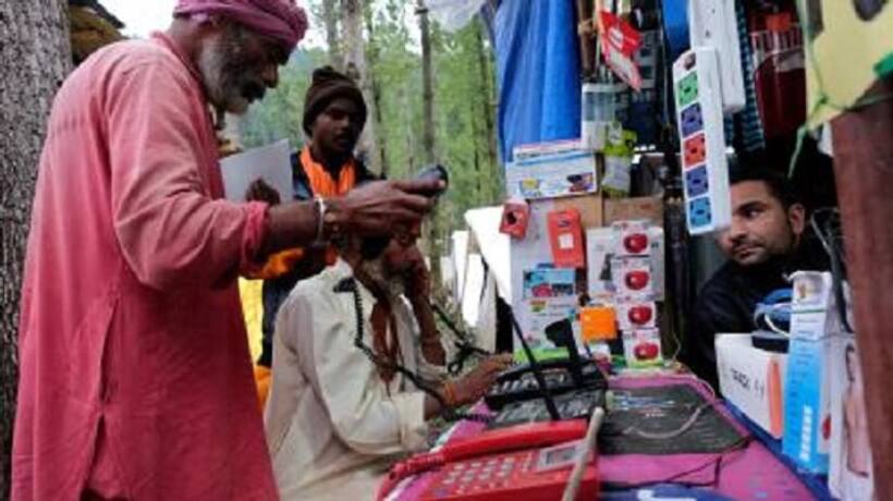 कश्मीर में फिर बजने लगी हैं मोबाइल की घंटियां, मोबाइल इंटरनेट सेवाएं बहाल