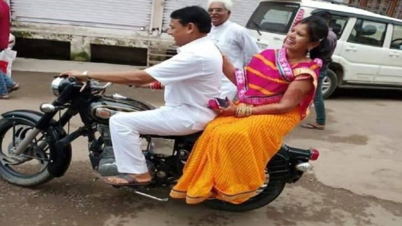 ...नक्शेबाजी दिखाना  महंगा पड़ा मंत्री जी को, बिना हेलमेट करा रहे थे पत्नी को सैर