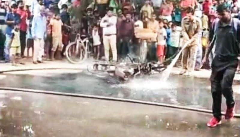 New Traffic rule Man burns his motorcycle after police issued challan on drunk and drive