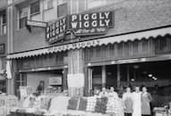 Here are interesting facts about first super market of the world Piggly Wiggly