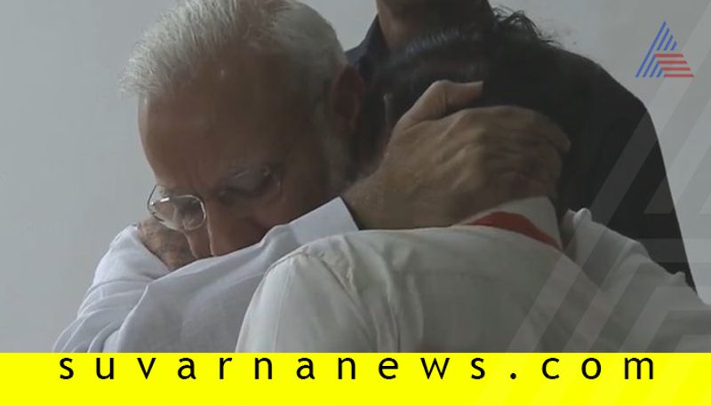 Moment When PM Modi Consoled An Emotional ISRO Chief