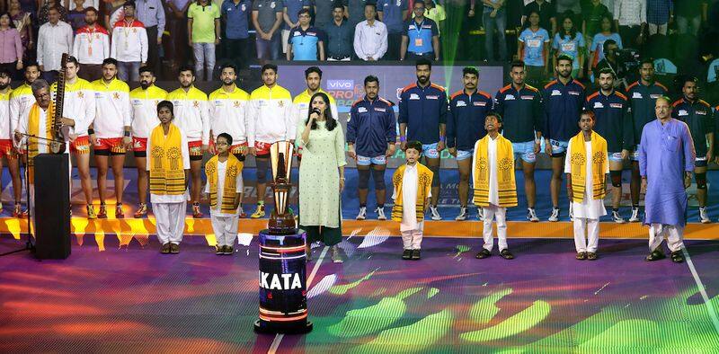 Pro kabaddi Para badminton player Manasi Joshi joined opening of Kolkata Leg