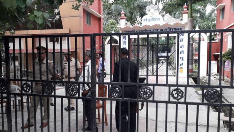 चिन्मयानंद केस: दूसरी बार छात्रा के कॉलेज पहुंची SIT टीम, पीड़िता ने कहा था कॉलेज हॉस्टल के रूम में बंद हैं सबूत