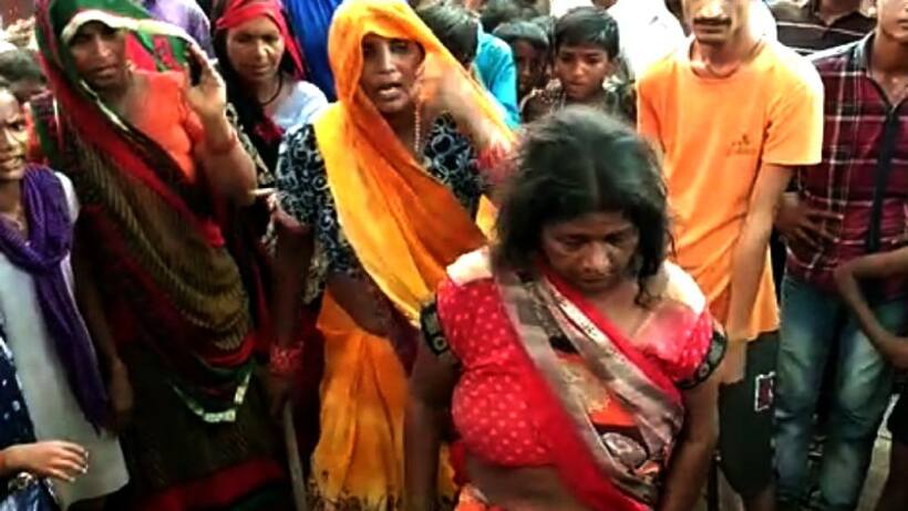 वो खुद को बताती रही बेकसूर भीड़ करती रही पिटाई, पुलिस भी नहीं छुड़ा सकी