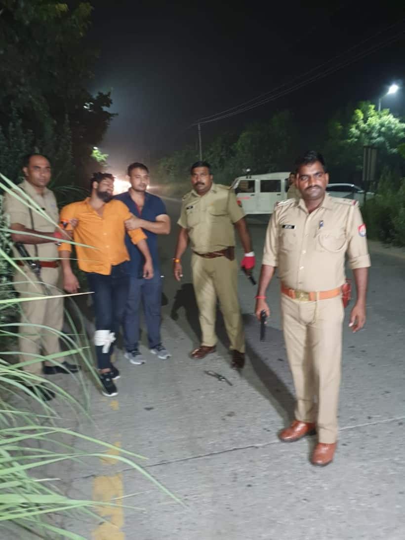 इनामी बदमाश को पुलिस ने मारी गोली, डबल मर्डर के मामले में थी तलाश