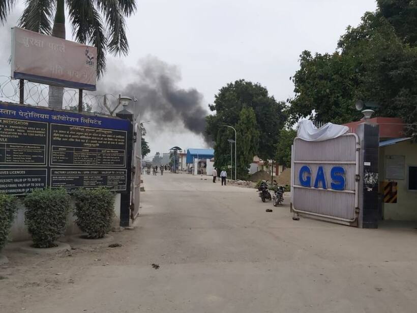 उन्नाव में पेट्रोलियम प्लांट में  लगी आग, आस पास कई किलोमीटर के इलाके में दहशत