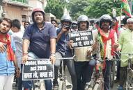 unique protest of samajwadi party against motor vehicle act