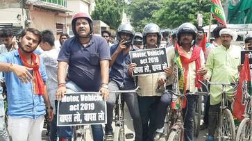 unique protest of samajwadi party against motor vehicle act