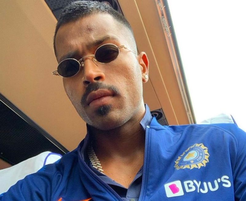 Fans trolls hardik pandya for byjus sponsored team india jersey