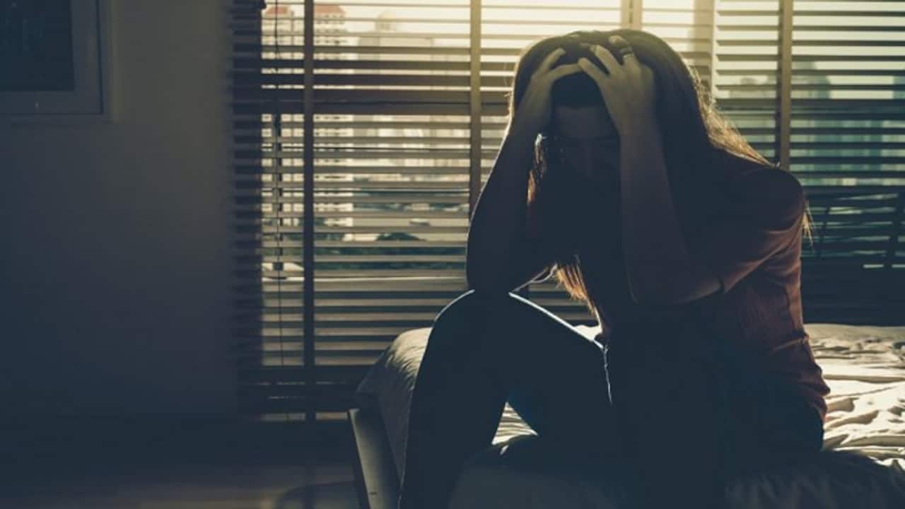 Depression से बचने के लिए अपना सकते हैं ये 5 तरीके