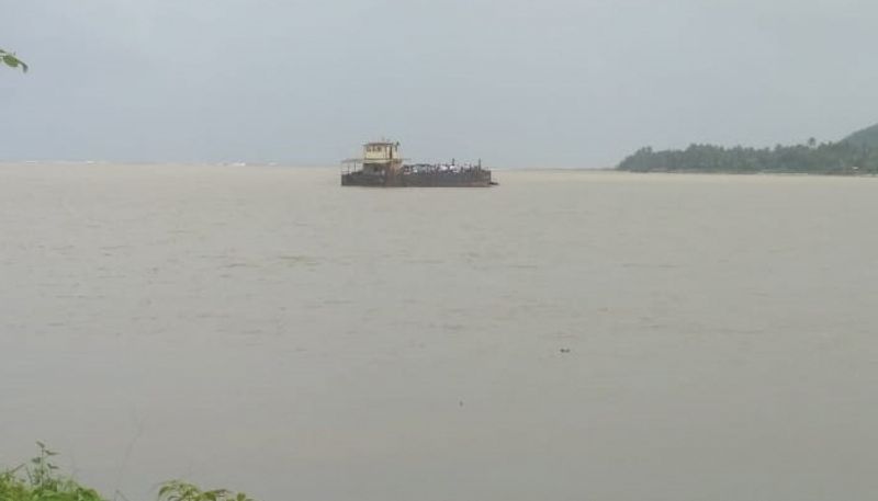 Passenger Barge Breaks Down in Gangavali River in Ankola