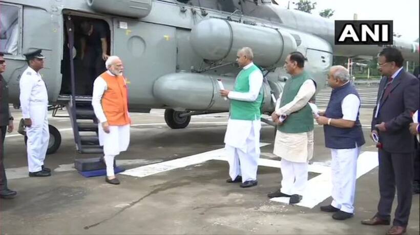 जन्मदिन पर मां का आर्शीवाद लेने गुजरात पहुंचे पीएम मोदी, मां नर्मदा की करेंगे पूजा अर्चना
