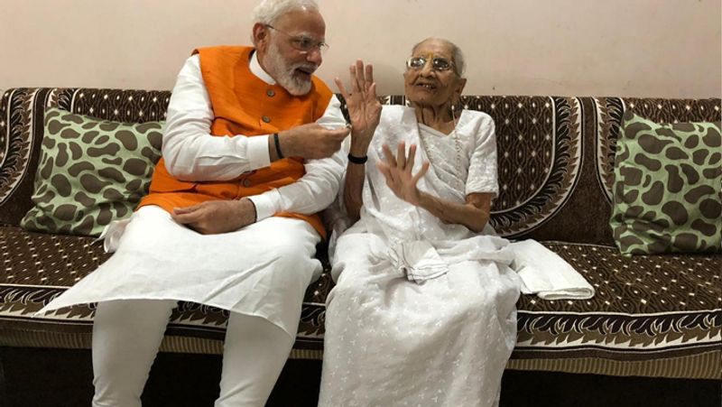 मंगलवार 17 सितंबर 2019 के प्रधानमंत्री नरेन्द्र मोदी ने अपना 69वां जन्मदिन मनाया। वह गुजरात के गांधीनगर स्थित अपनी मां के घर में पहुंचे। मंगलवार 17 सितंबर 2019 के प्रधानमंत्री नरेन्द्र मोदी ने अपना 69वां जन्मदिन मनाया। वह गुजरात के गांधीनगर स्थित अपनी मां के घर में पहुंचे।