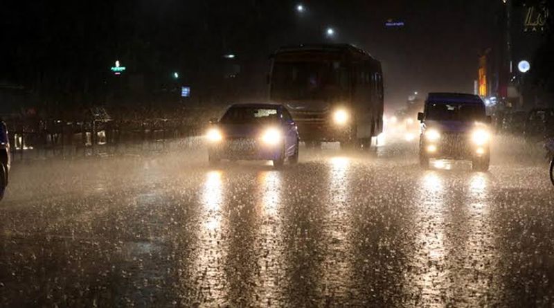 heavy rain lashes in bengaluru