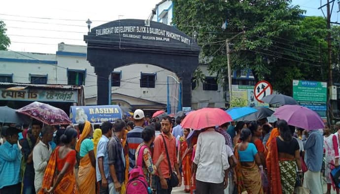 নোটবাতিলের স্মৃতি ফেরাচ্ছে এনআরসি আতঙ্ক, বালুরঘাটে লাইনে দাঁড়িয়েই মৃত্যু প্রৌঢ়ের